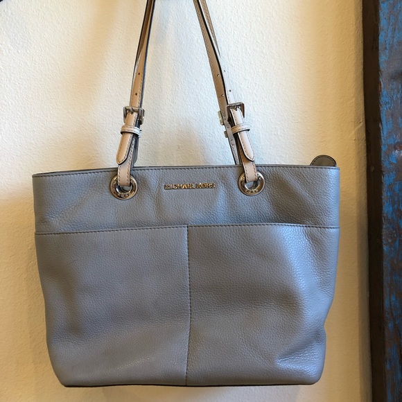 Michael Kors Handbags - Michael Kors Leather Tote bag